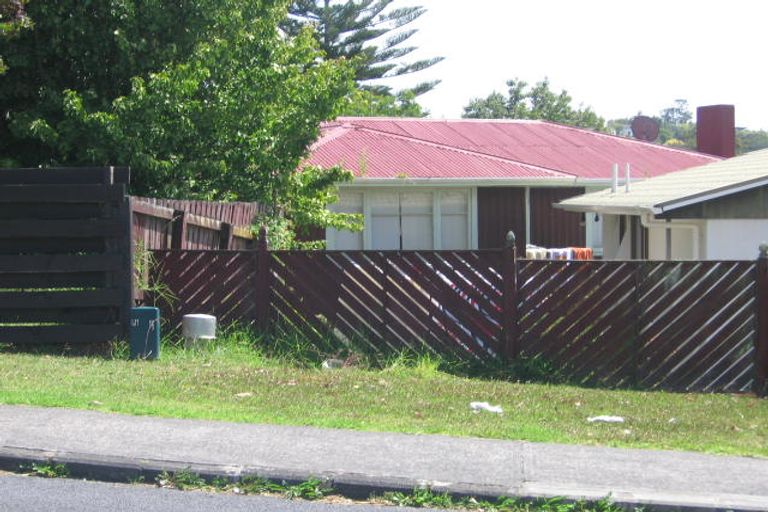 Photo of property in 2/339 Wairau Road, Totara Vale, Auckland, 0627