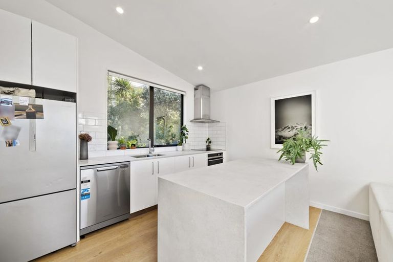 Photo of property in 18u2 Oriental Terrace, Oriental Bay, Wellington, 6011