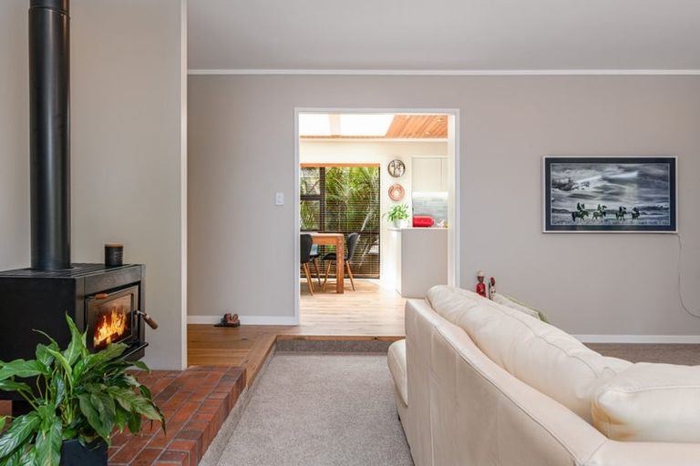 Photo of property in 22 Waima Crescent, Titirangi, Auckland, 0604