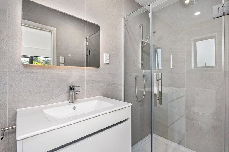 Photo of property in 33 Mountain Road, Mangere Bridge, Auckland, 2022