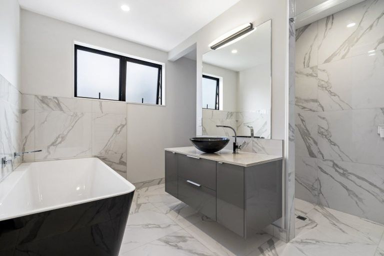 Photo of property in 25 Waitemata Drive, One Tree Point, 0118