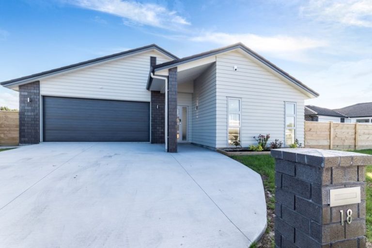 Photo of property in 18 Leebank Crescent, Riverhead, 0820