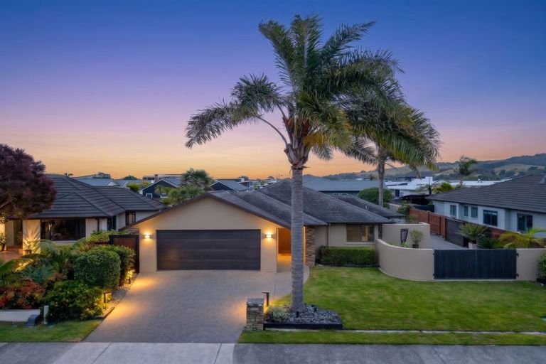 Photo of property in 20 Aranui Drive, Papamoa Beach, Papamoa, 3118