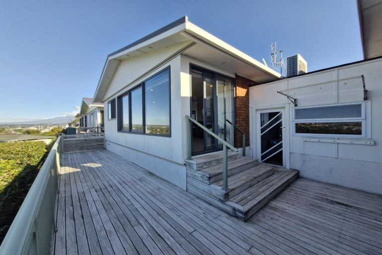Photo of property in 24 Scott Street, Moturoa, New Plymouth, 4310