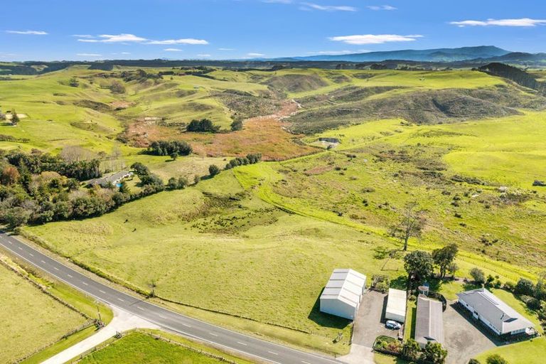Photo of property in 402 Baylys Coast Road, Dargaville, 0377