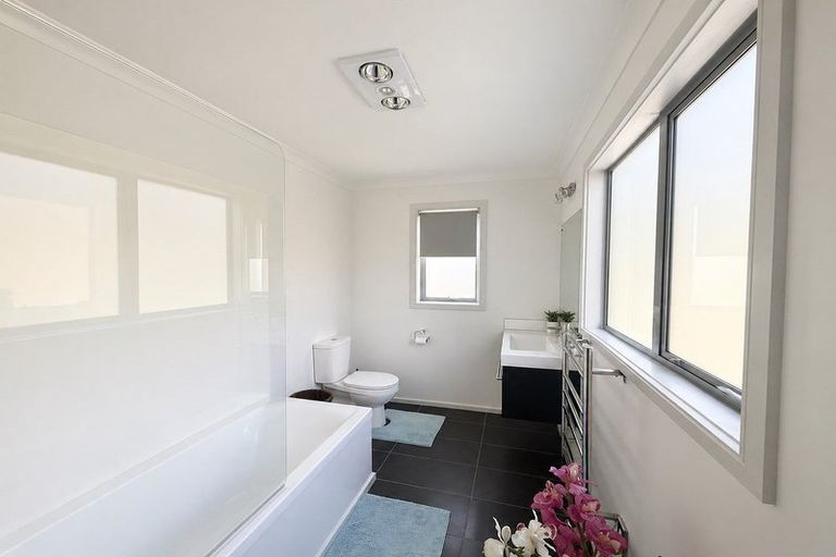 Photo of property in 118 Navigation Drive, Whitby, Porirua, 5024