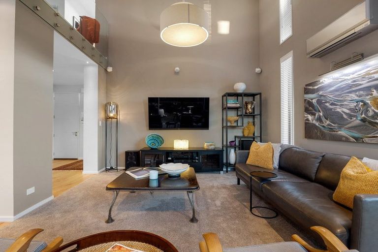 Photo of property in 10 Garreg Road, Fendalton, Christchurch, 8052