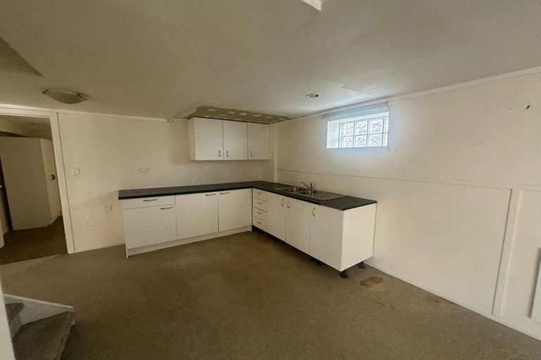 Photo of property in 8 Celsmere Lane, Te Atatu Peninsula, Auckland, 0610