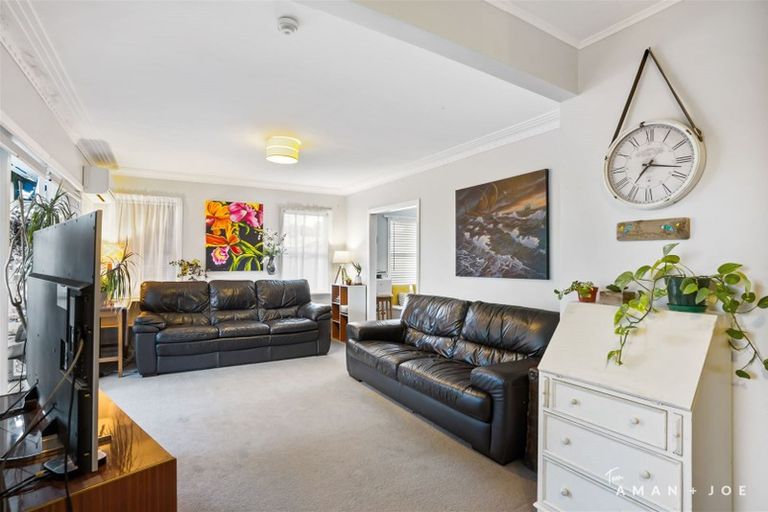 Photo of property in 9 Enderby Drive, Te Atatu Peninsula, Auckland, 0610