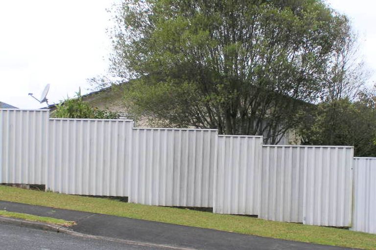 Photo of property in 33 Garton Drive, Massey, Auckland, 0614