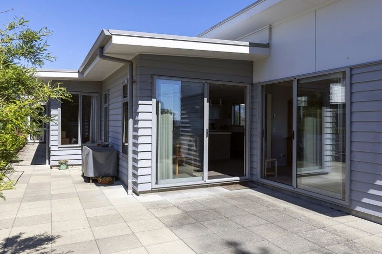 Photo of property in 2/30 Ingle Avenue, Waipahihi, Taupo, 3330