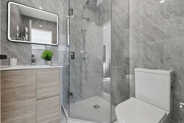 Photo of property in 2/12 William Street, Mangere East, Auckland, 2024