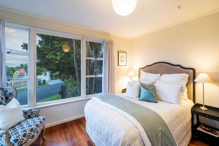 Photo of property in 2 Nutsey Avenue, Northcote, Auckland, 0627