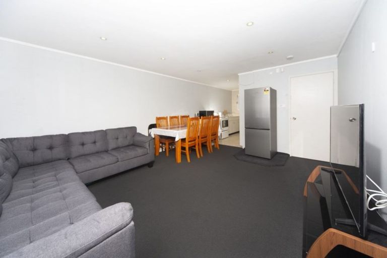 Photo of property in 1/2 Pomelo Road, Te Atatu South, Auckland, 0610