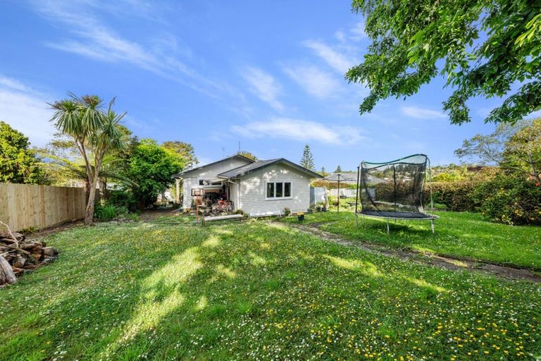 Photo of property in 91 Stottholm Road, Titirangi, Auckland, 0604