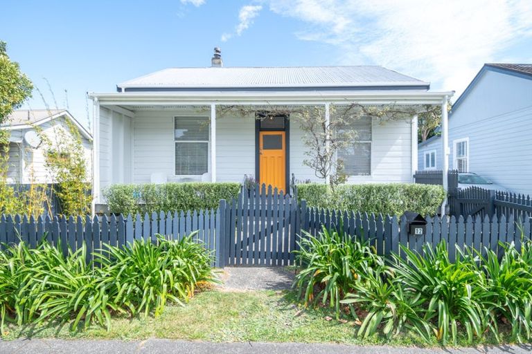Photo of property in 12 Root Street, Gisborne, 4010