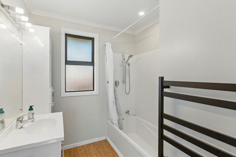 Photo of property in 30 Eruini Street, Waikanae Beach, Waikanae, 5036