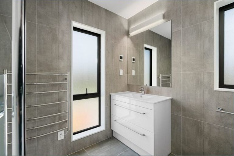 Photo of property in 104 Godfrey Drive, Orewa, 0931