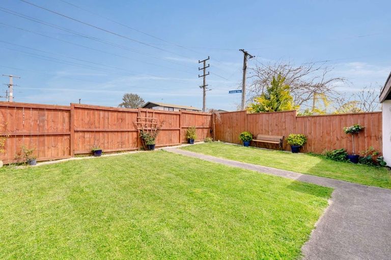 Photo of property in 7 Woodvale Road, Glen Eden, Auckland, 0602