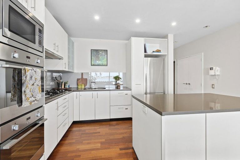 Photo of property in Patent 326 Apartments, 407s/326 Evans Bay Parade, Hataitai, Wellington, 6021