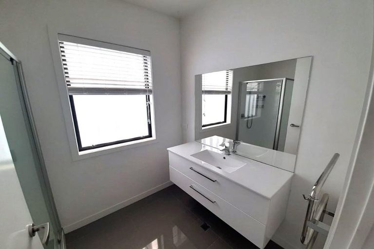 Photo of property in 4/50 Ocean View Road, Northcote, Auckland, 0627