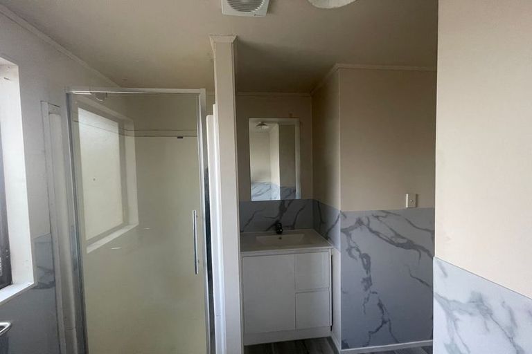 Photo of property in 2/12 Trimdon Street, Randwick Park, Auckland, 2105