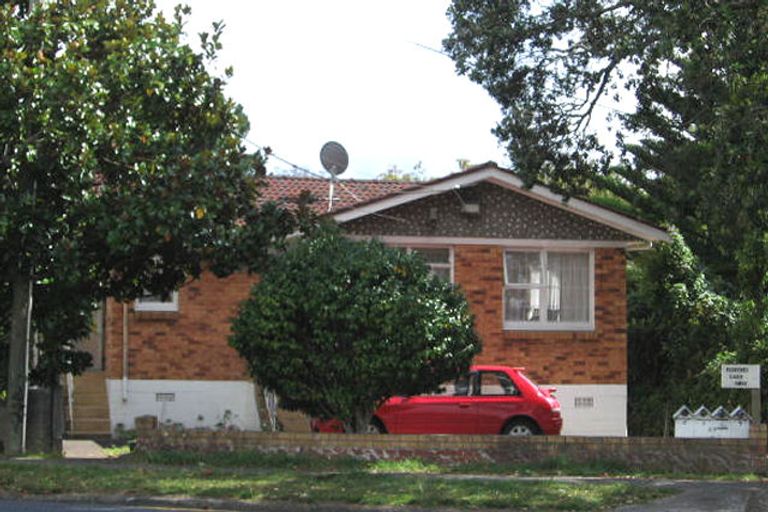Photo of property in 2/29 Titirangi Road, New Lynn, Auckland, 0600