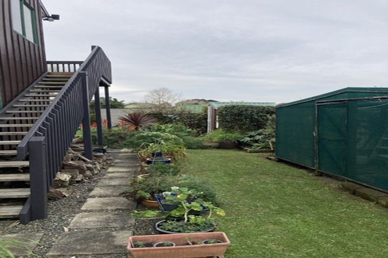 Photo of property in 166 Torkar Road, Clarks Beach, 2122