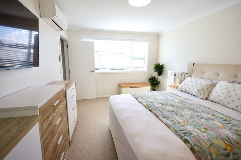 Photo of property in 32 Pateke Drive, Kenepuru, Porirua, 5022