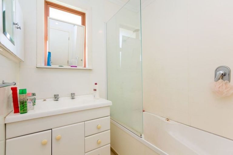 Photo of property in 3/241 Omata Road, Spotswood, New Plymouth, 4310