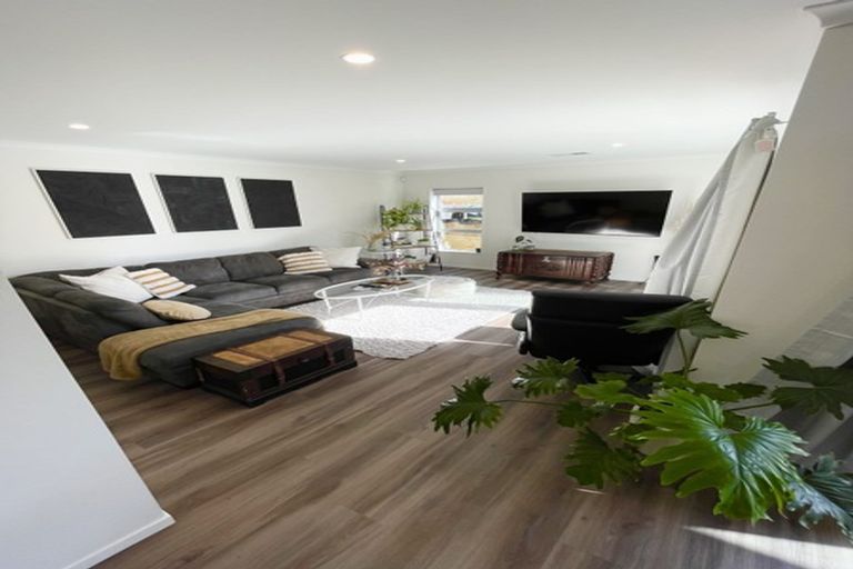 Photo of property in 151 Amesbury Drive, Churton Park, Wellington, 6037