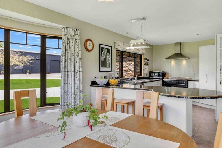 Photo of property in 27 Pohutukawa Drive, Levin, 5571
