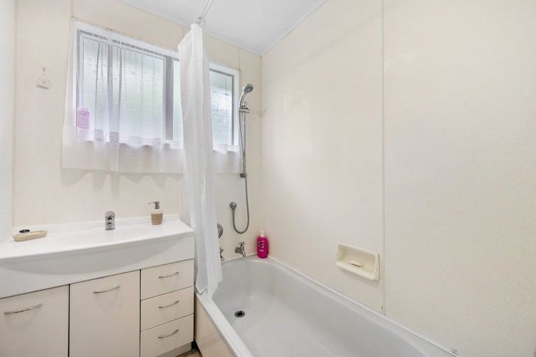 Photo of property in 2 Waldie Grove, Avalon, Lower Hutt, 5011