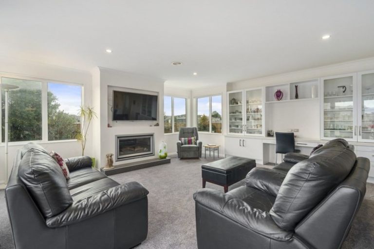 Photo of property in 37 Rodeo Drive, Kelvin Grove, Palmerston North, 4414