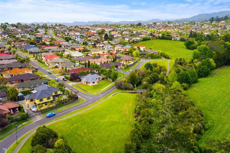 Photo of property in 1 Fleetwood Drive, Henderson, Auckland, 0612