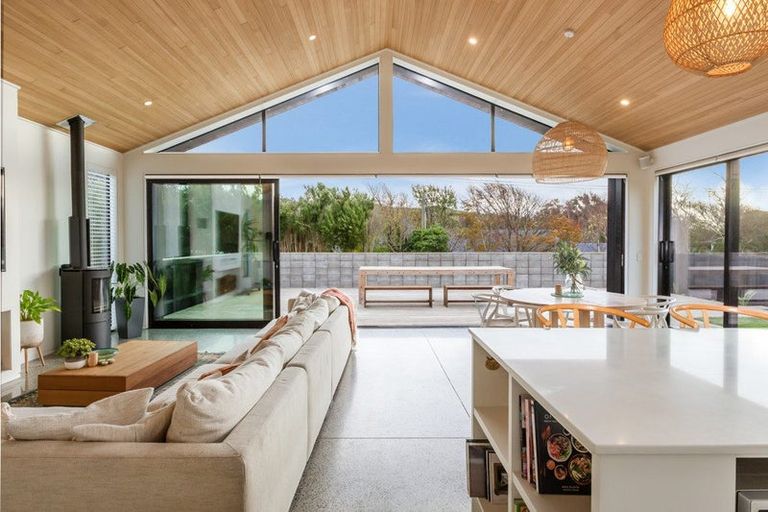 Photo of property in 58 Muri Road, Pukerua Bay, 5026