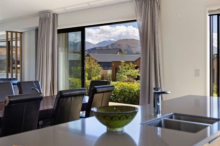 Photo of property in 14 Mount Nicholas Avenue, Wanaka, 9305