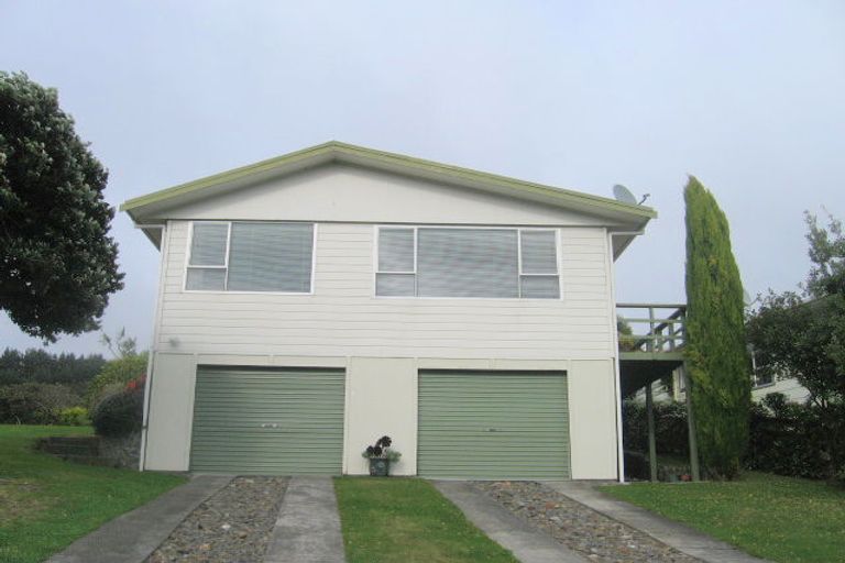 Photo of property in 16 Hicks Close, Whitby, Porirua, 5024