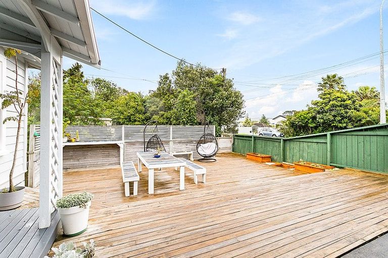 Photo of property in 38 Newington Road, Henderson, Auckland, 0612