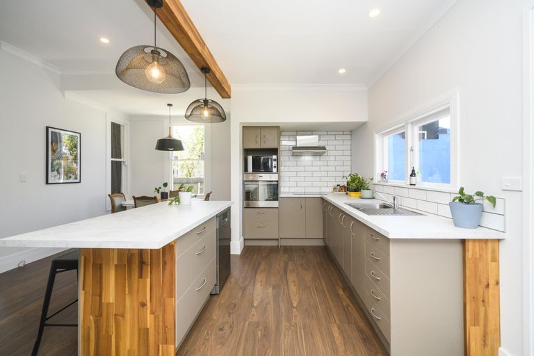 Photo of property in 84 Featherston Street, Takaro, Palmerston North, 4412