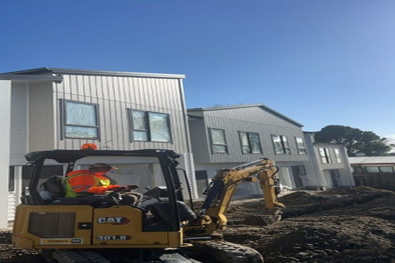 Photo of property in 30a/5 Tirimoana Road, Te Atatu South, Auckland, 0602