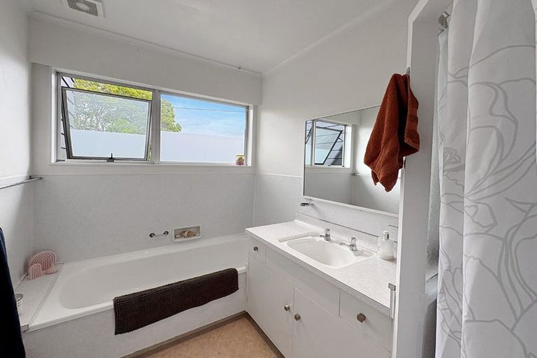 Photo of property in 48 Great North Road, Saint Johns Hill, Whanganui, 4500