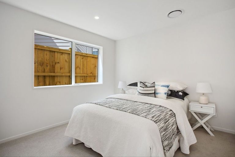 Photo of property in 39c Sorrel Crescent, Bucklands Beach, Auckland, 2012