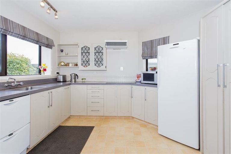 Photo of property in 6 Grove Place, Rangiora, 7400