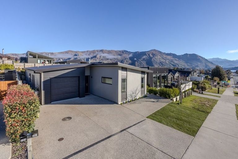 Photo of property in 207 Aubrey Road, Wanaka, 9305