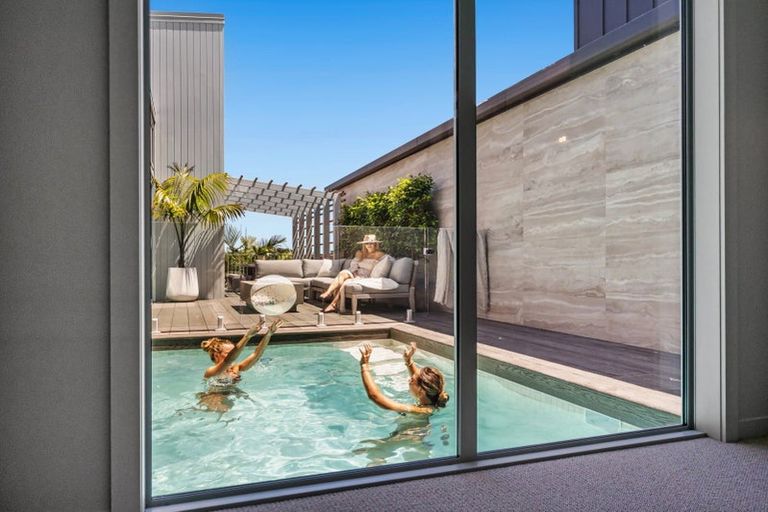 Photo of property in 10a Sunbrae Grove, Mount Maunganui, 3116