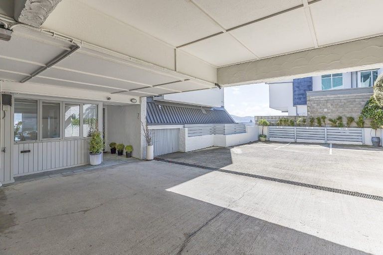 Photo of property in Beauport Apartments, 30u2 The Crescent, Roseneath, Wellington, 6011