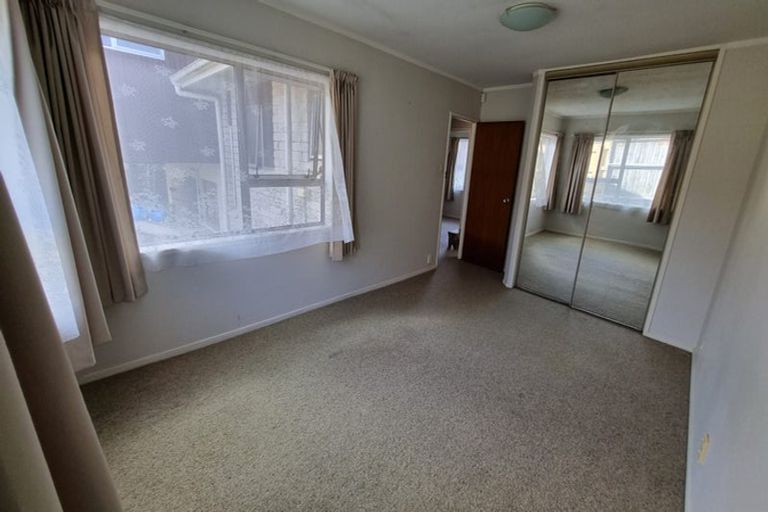 Photo of property in 1 Cleve Road, Green Bay, Auckland, 0604