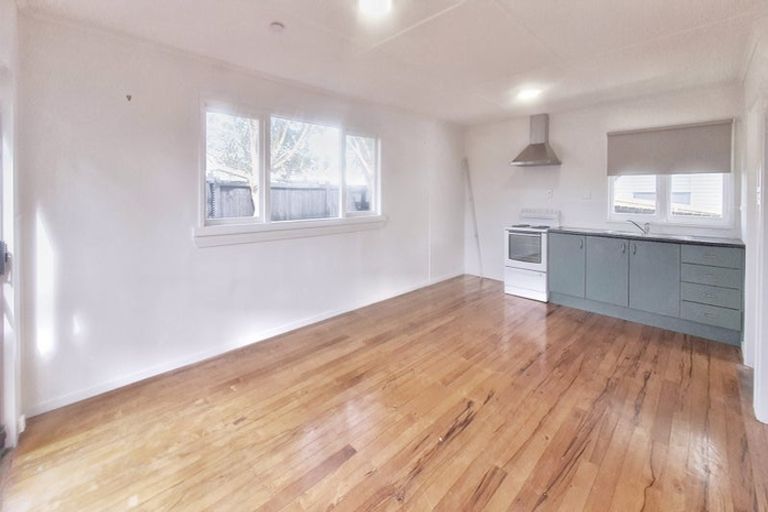 Photo of property in 1/4 Mickle Street, Te Atatu South, Auckland, 0610