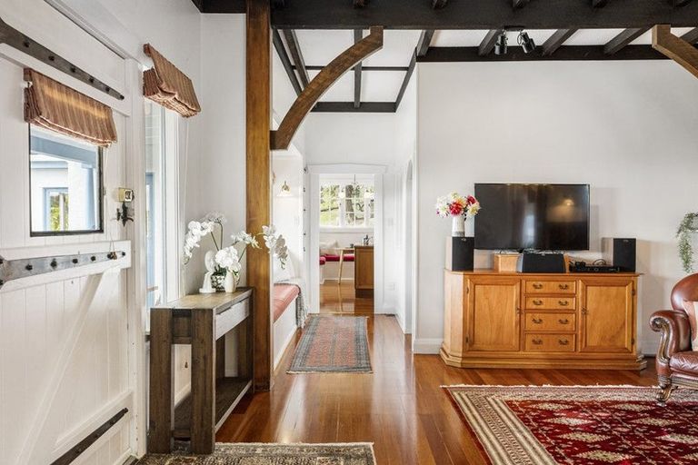 Photo of property in 2c Vipond Road, Stanmore Bay, Whangaparaoa, 0932